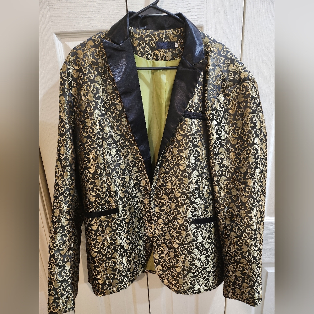 Elegant Black and Gold Brocade Blazer